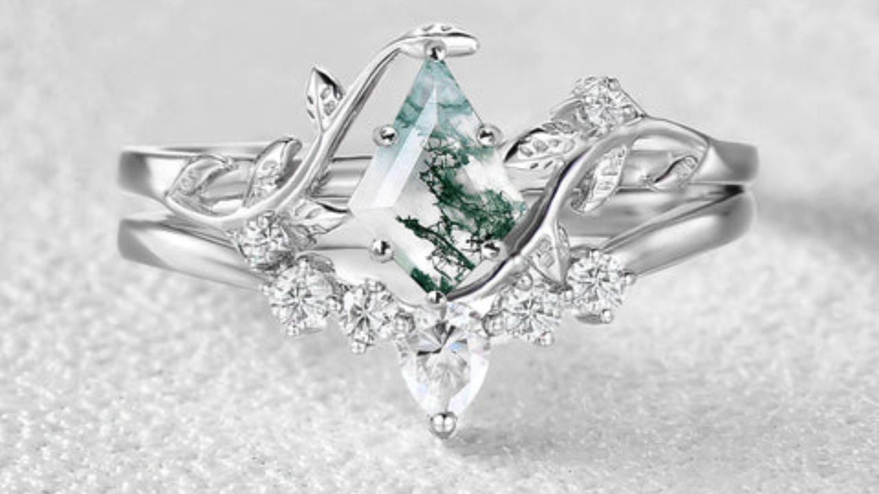 Moss Agate Engagement Rings: A Complete Guide